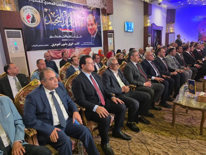 عاطف زايد رئيس الهيئة الاستشارية لمؤسسة رسالة السلام فى حضور محافظ دمياط ونواب البرلمان والقيادات التنفيذية والشعبية.. «رسالة السلام» تنشر الوعي وسط حشود جماهيرية كبيرة في احتفالية نصر أكتوبر