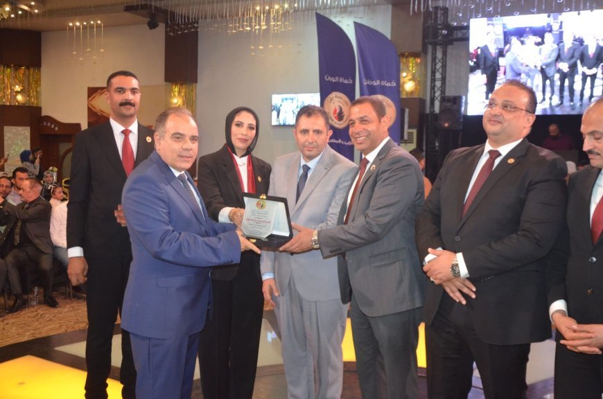 محافظ دمياط وقيادات حزب حماة الوطن يكرمون مؤسسة رسالة السلام العالمية تقديرا لدورها في حماية الوعي الوطني وتصحيح الخطاب الديني