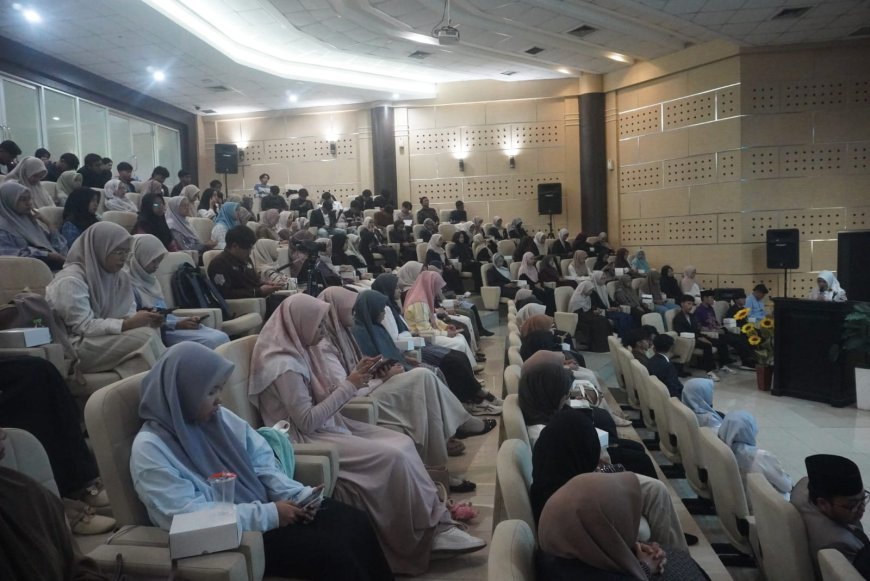 كتاب «الطلاق يهدد أمن المجتمع» يثير نقاشا واسعا في ندوة بجامعة مولانا مالك إبراهيم الإسلامية الحكومية بإندونيسيا